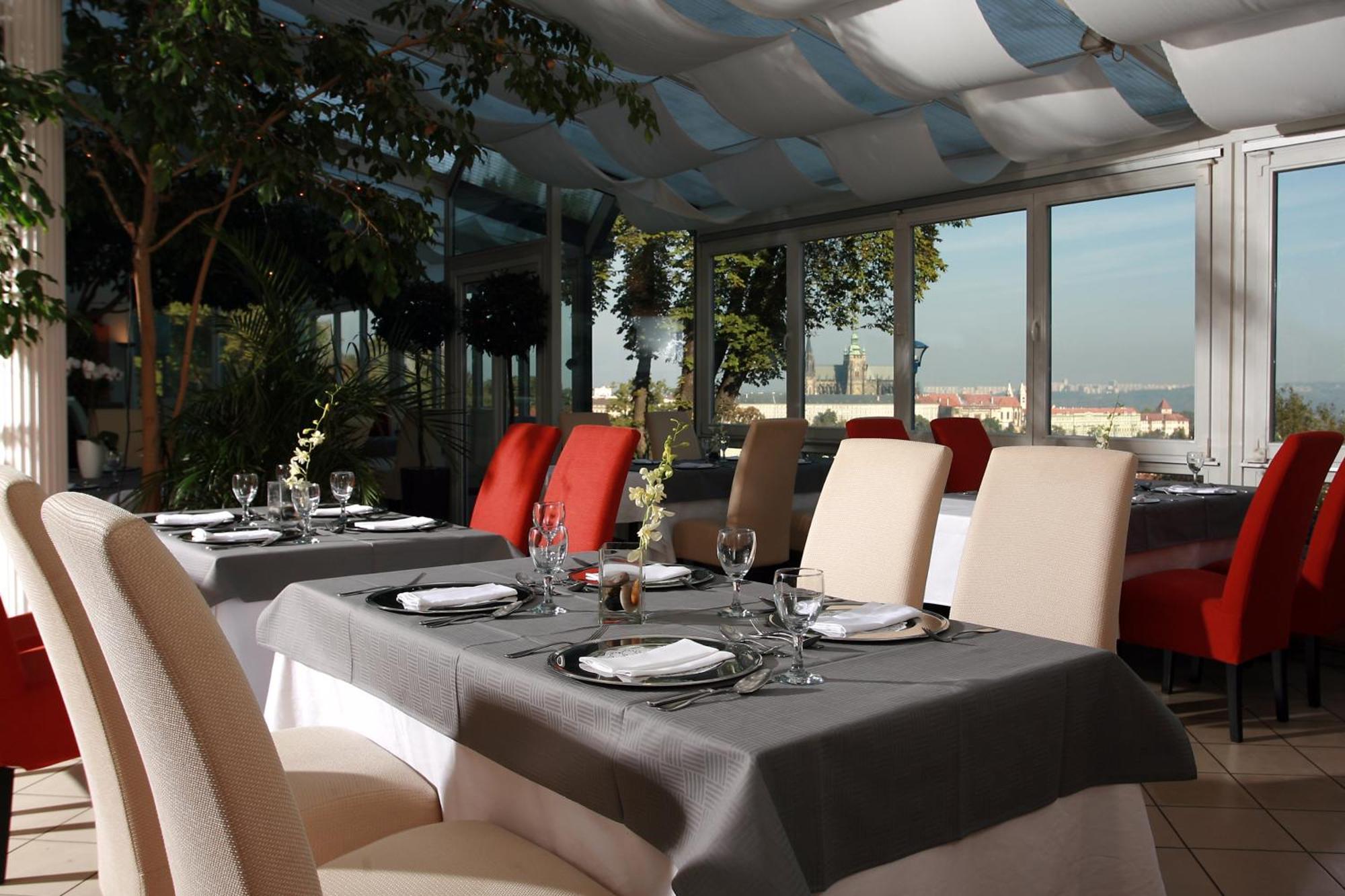 Nebozizek Hotel A Restaurant ปราก ภายนอก รูปภาพ