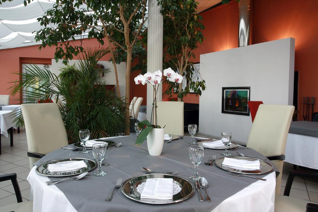Nebozizek Hotel A Restaurant ปราก ภายนอก รูปภาพ