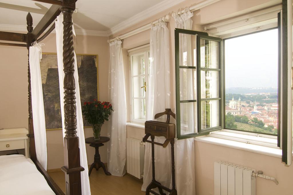 Nebozizek Hotel A Restaurant ปราก ภายนอก รูปภาพ