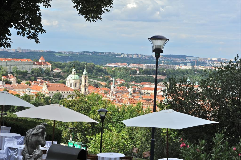 Nebozizek Hotel A Restaurant ปราก ภายนอก รูปภาพ