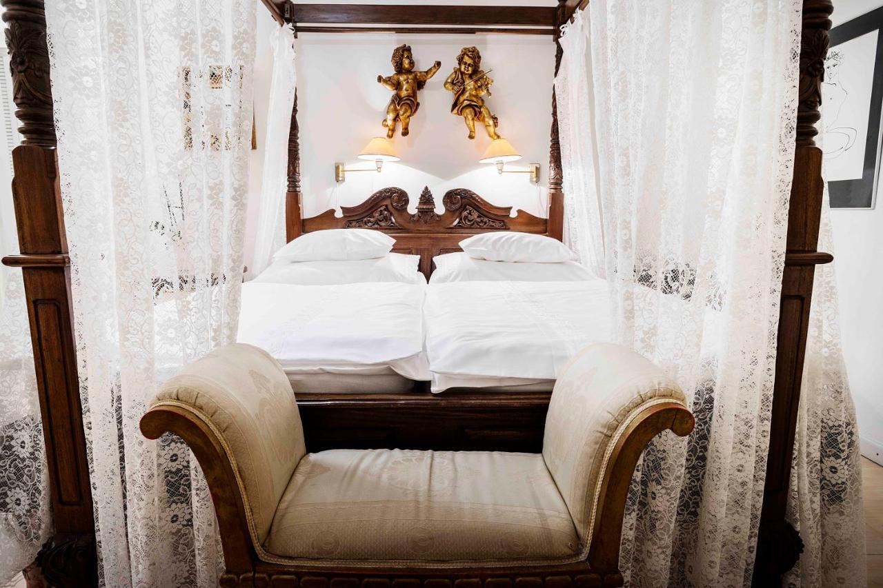 Nebozizek Hotel A Restaurant ปราก ภายนอก รูปภาพ